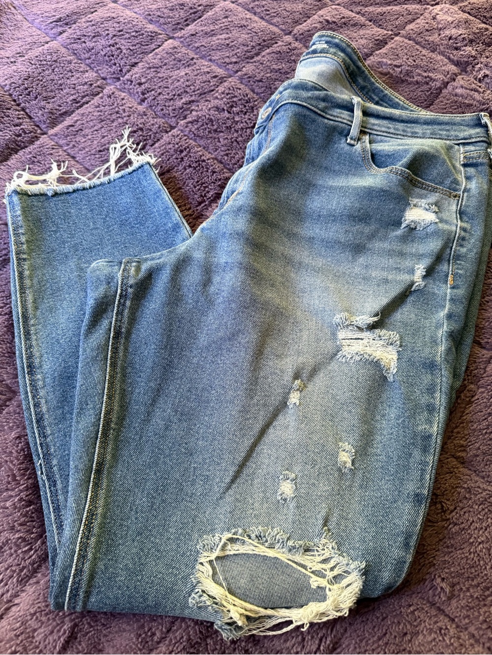 Old Navy Mid-Rise Rockstar Super Skinny Distressed Jeans - Picture 3 of 6